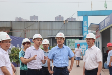 集團(tuán)公司董事長(zhǎng)鄧華帶隊(duì)前往內(nèi)江市、隆昌市考察紡織、糧食儲(chǔ)運(yùn)、撬裝加油等項(xiàng)目