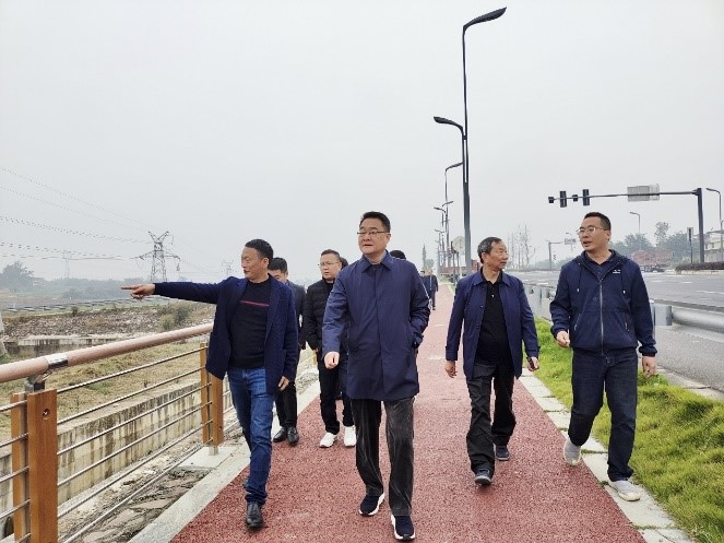 集團公司黨委書記、董事長鄧華一行前往青白江現(xiàn)代種業(yè)園區(qū)等調(diào)研