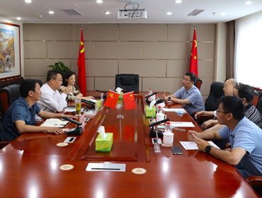 鄧華會(huì)見四川大學(xué)教授葉光斗、巨石集團(tuán)成都有限公司執(zhí)行董事、總經(jīng)理陳杰等一行