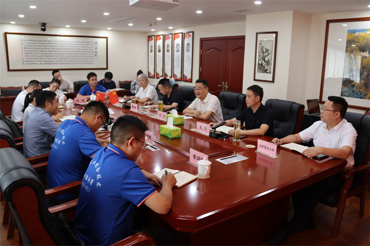 鄧華會見蒙牛集團常溫營銷中心、成都天杰有機農(nóng)業(yè)發(fā)展有限公司相關負責人一行