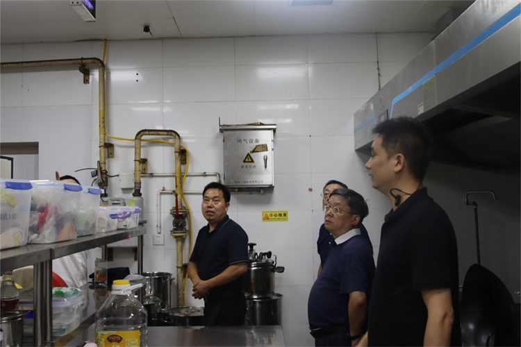 省供銷社黨組成員、理事會副主任向偉益帶隊檢查指導(dǎo)棉麻集團(tuán)安全生產(chǎn)工作