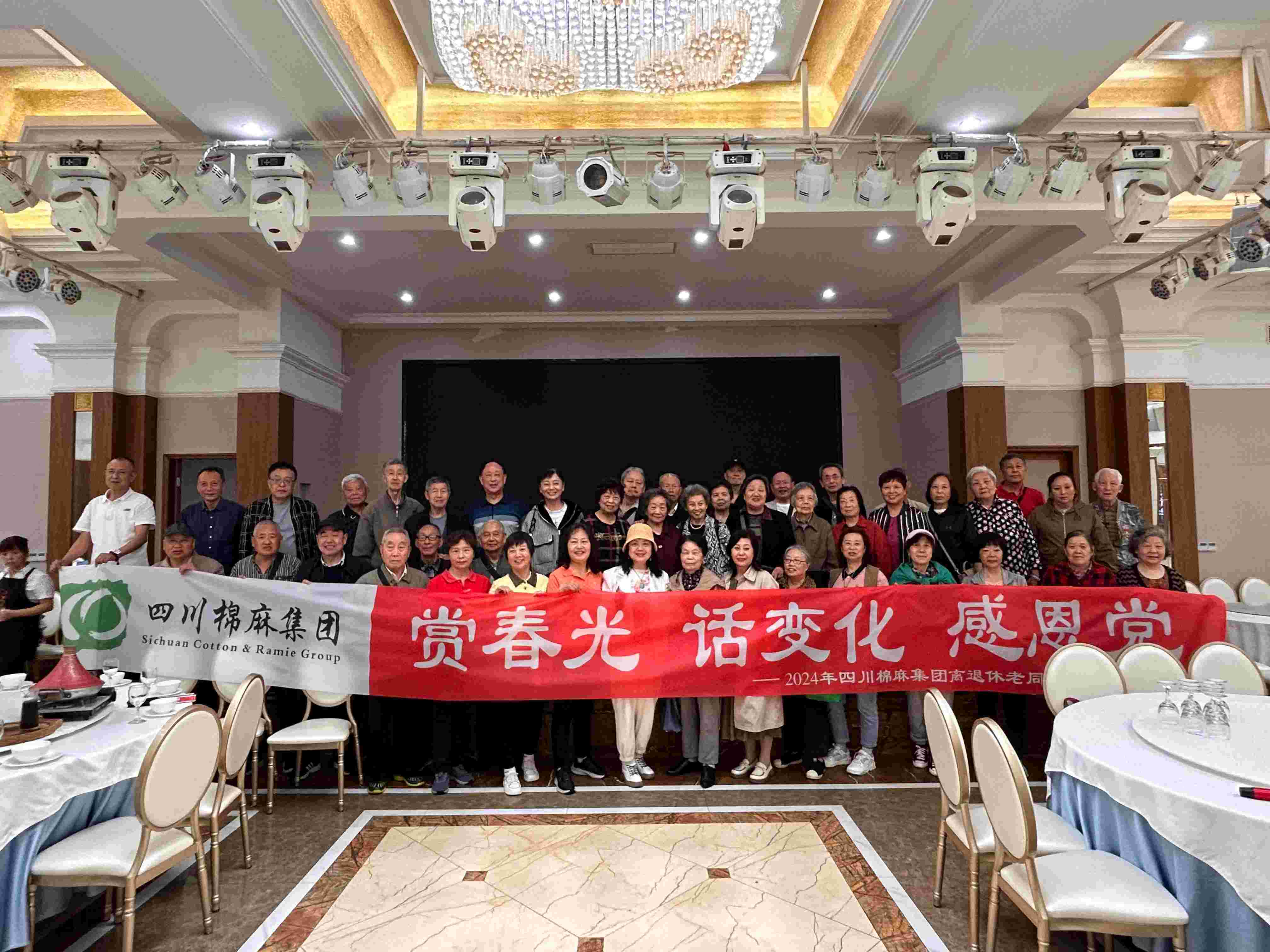 集團公司組織老同志開展“賞春光、話變化、感黨恩”戶外踏青活動